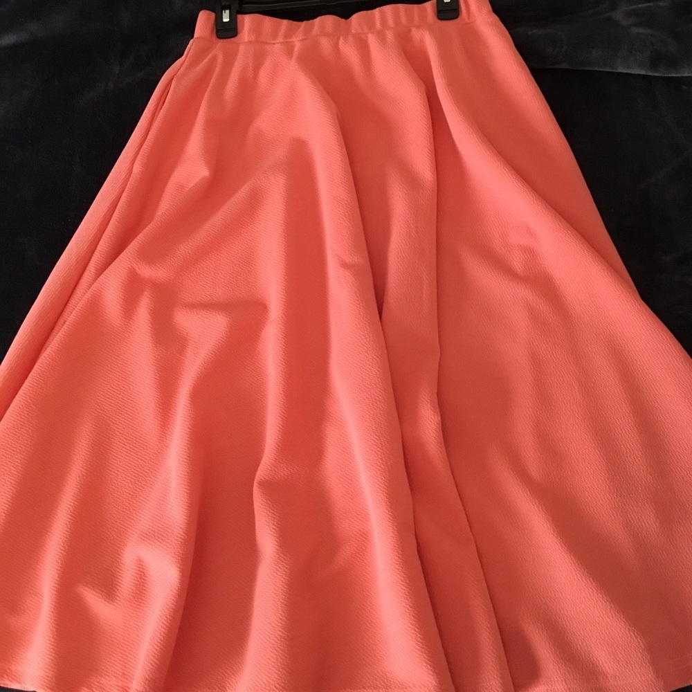 🎉SALE🎉Coral Flowy Skirt WITH POCKETS
